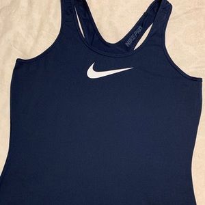 Nike tank top. In good condition. No longer fits.